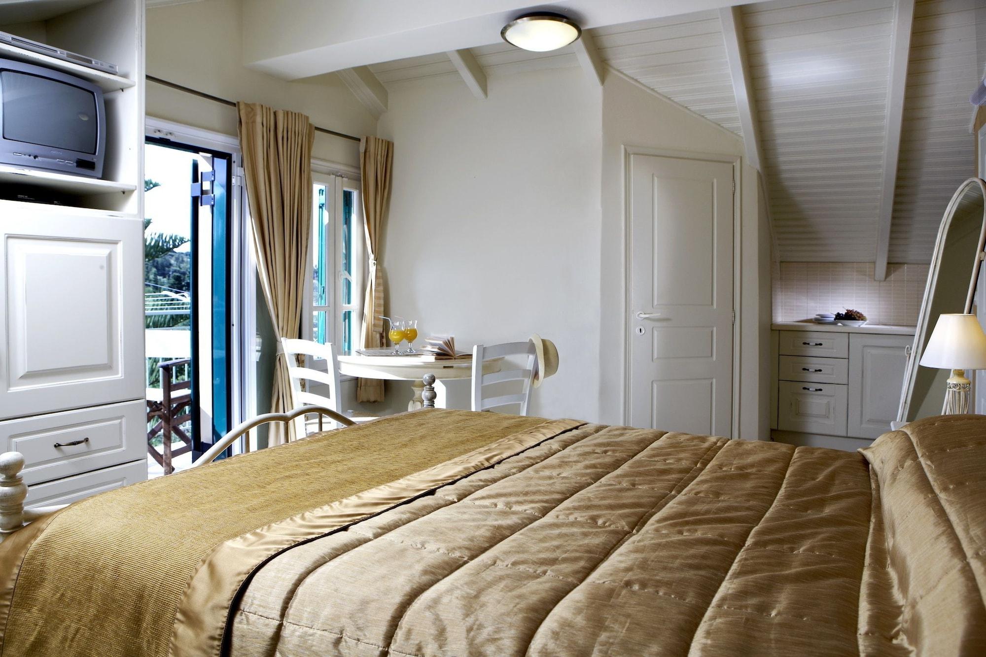 Dafnoudi Hotel Apartments Antipata  Exterior photo